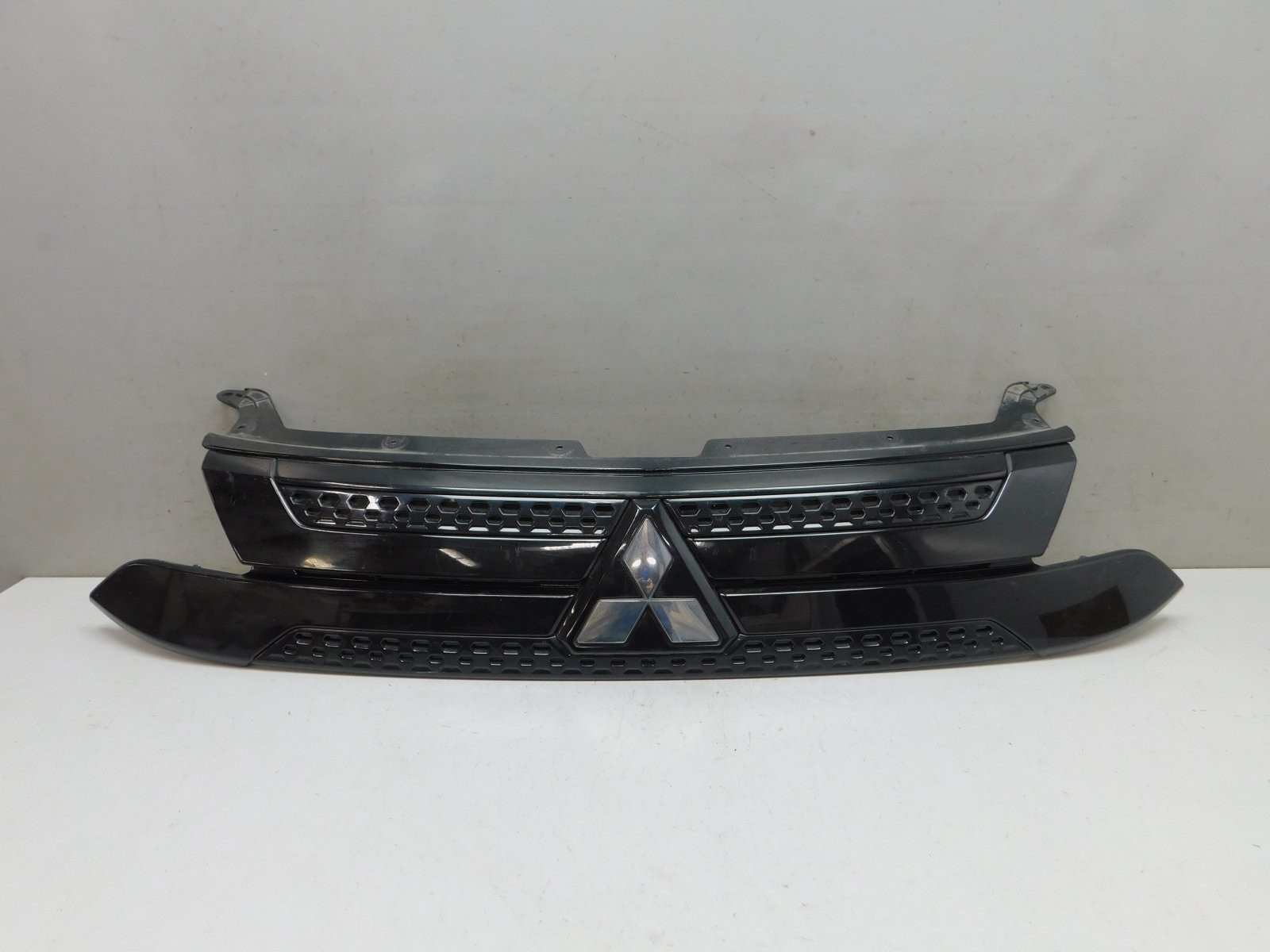 Решетка радиатора Mitsubishi Outlander 2012>