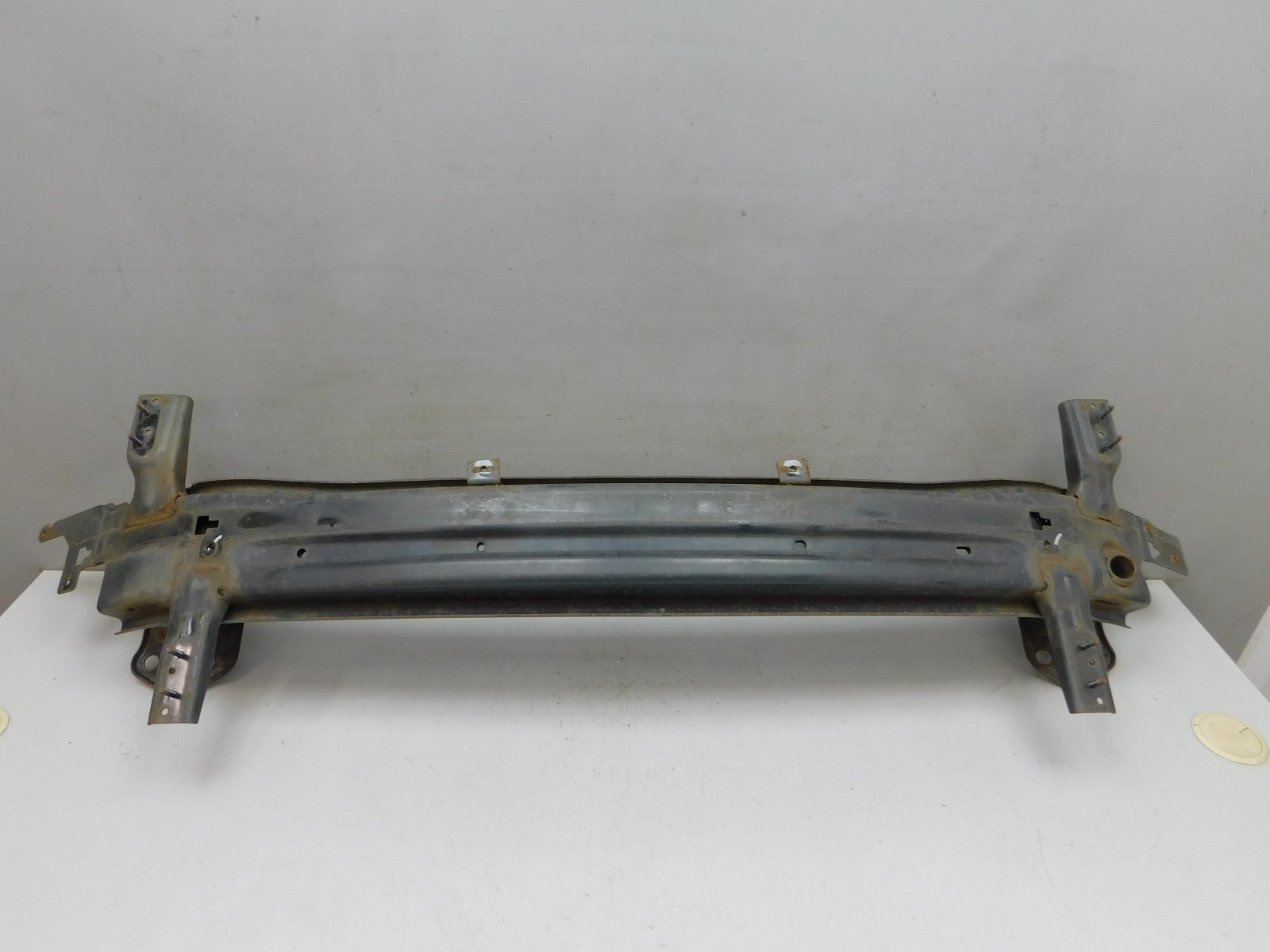 Усилитель переднего бампера Kia Sorento 2009>