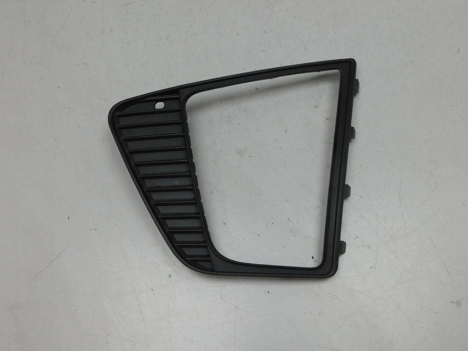 Решетка в бампер левая Hyundai Creta 2016>