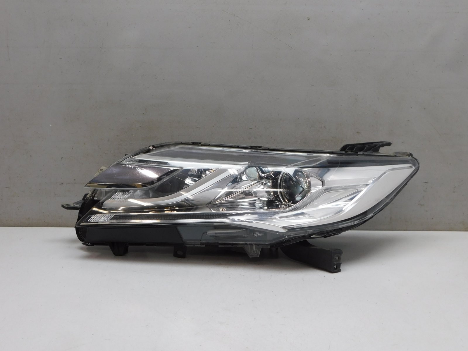 Фара левая Mitsubishi Pajero/Montero Sport (KS) 2015>