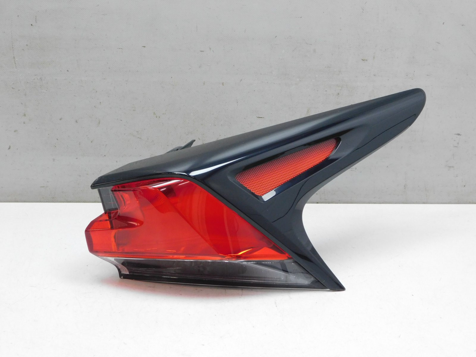 Фонарь задний наружный правый Lexus NX 200 2014>