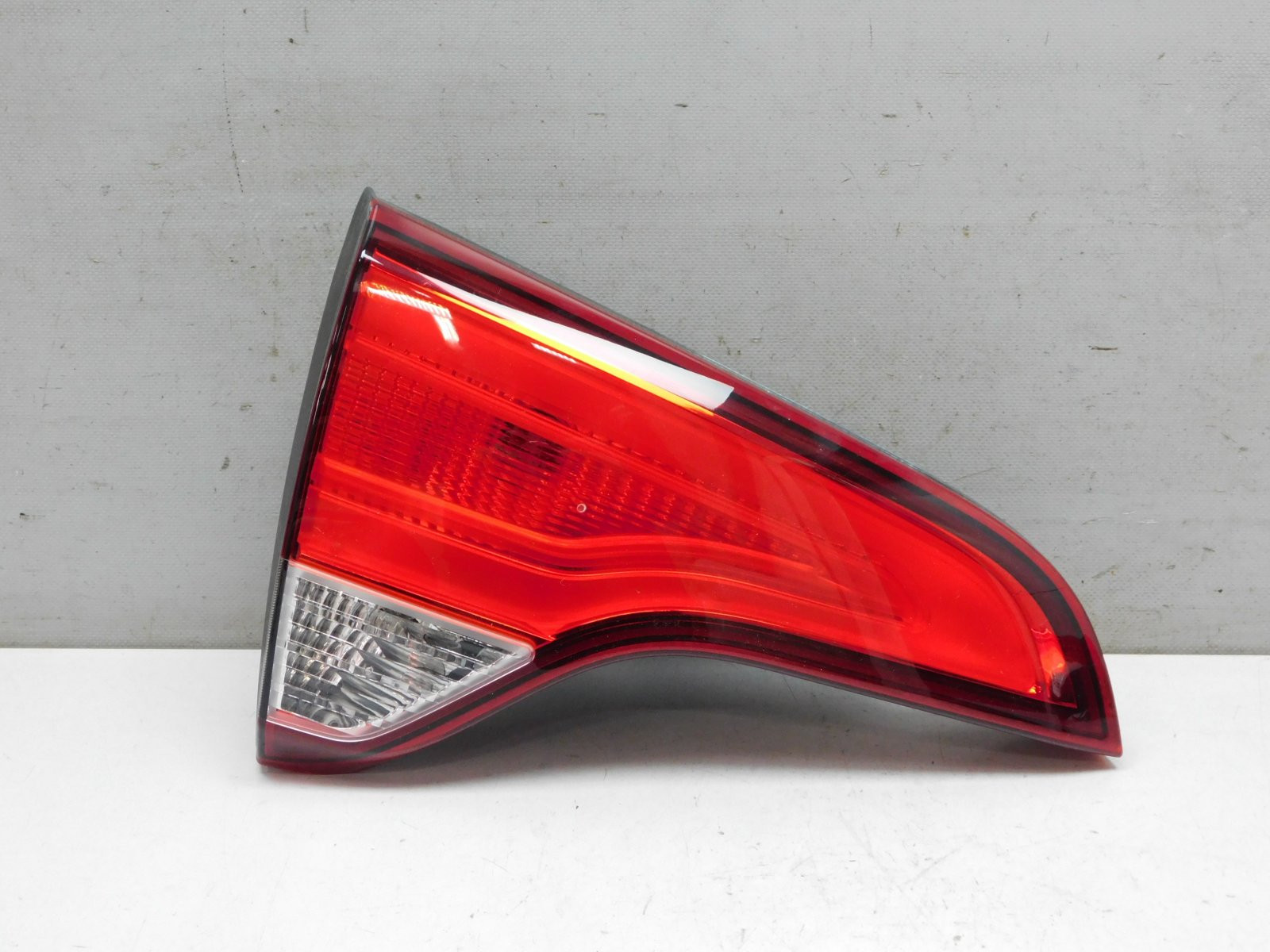 Фонарь задний внутренний левый Kia Sorento 2009>