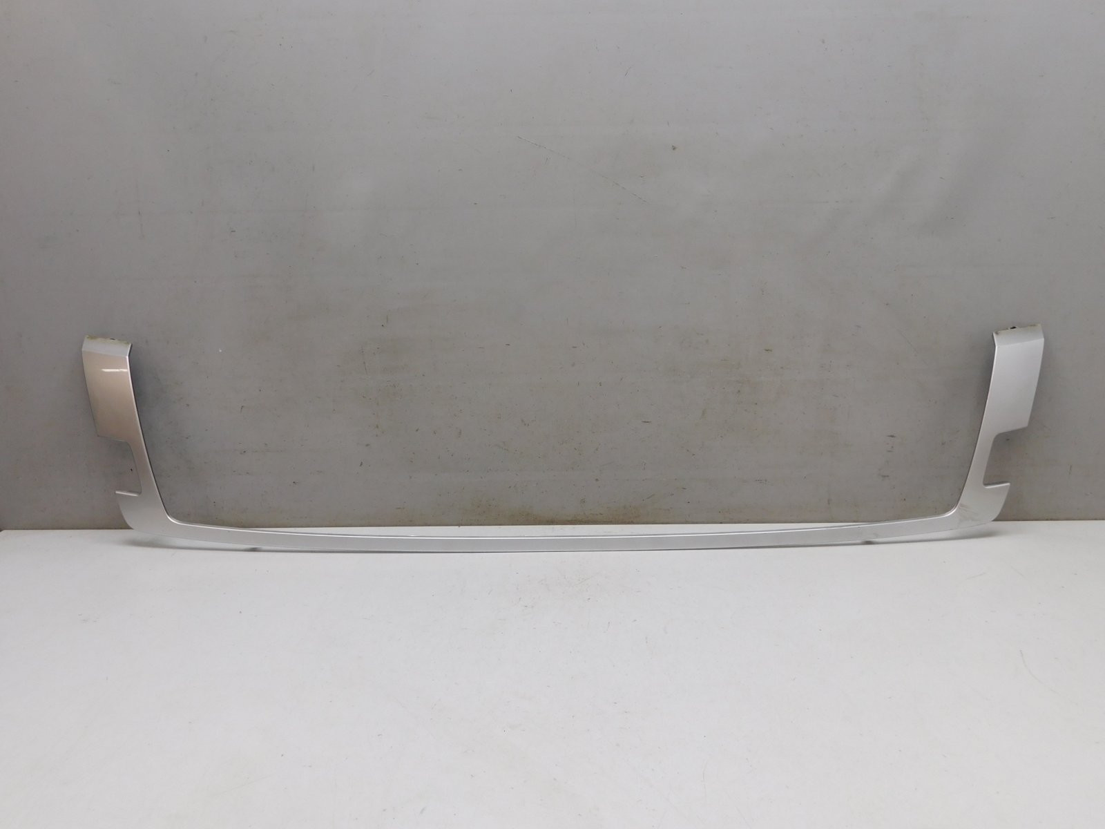 Молдинг решетки радиатора Land Rover Range Rover V 2021>