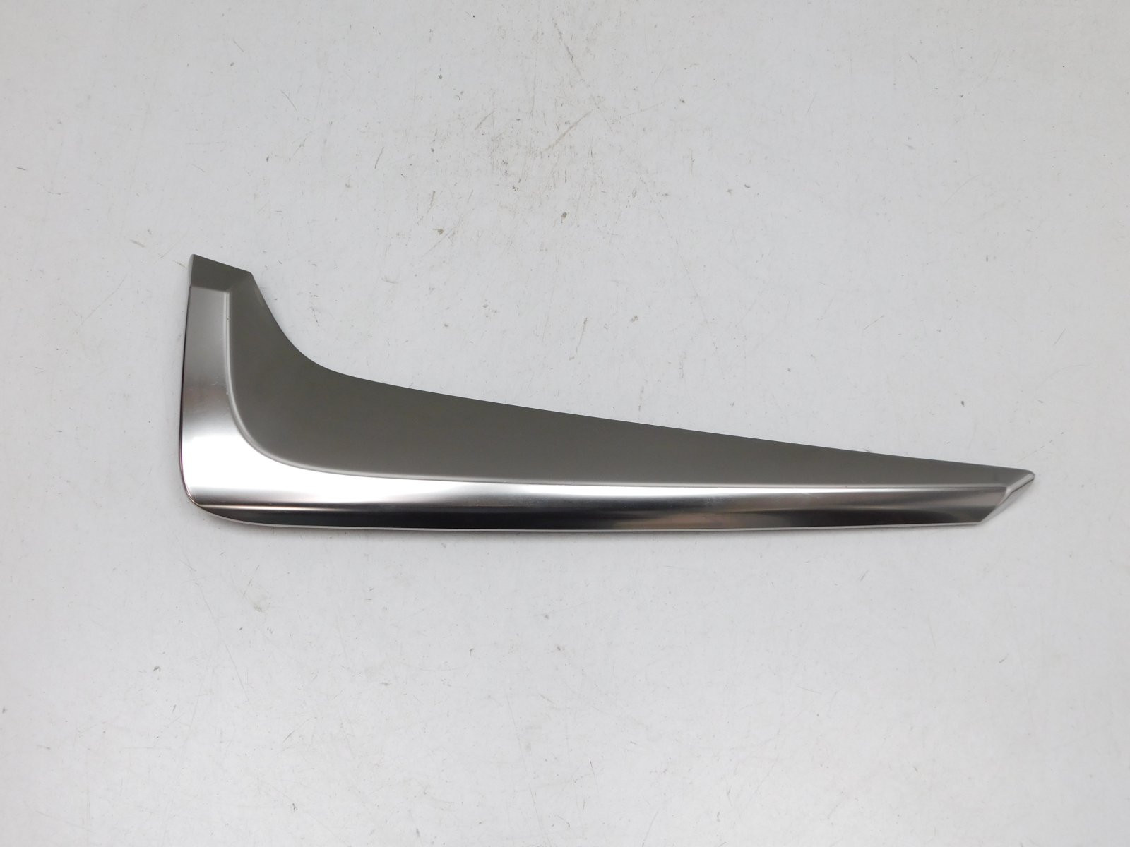 Накладка двери багажника Lexus LX 570 (URJ200) 2007>