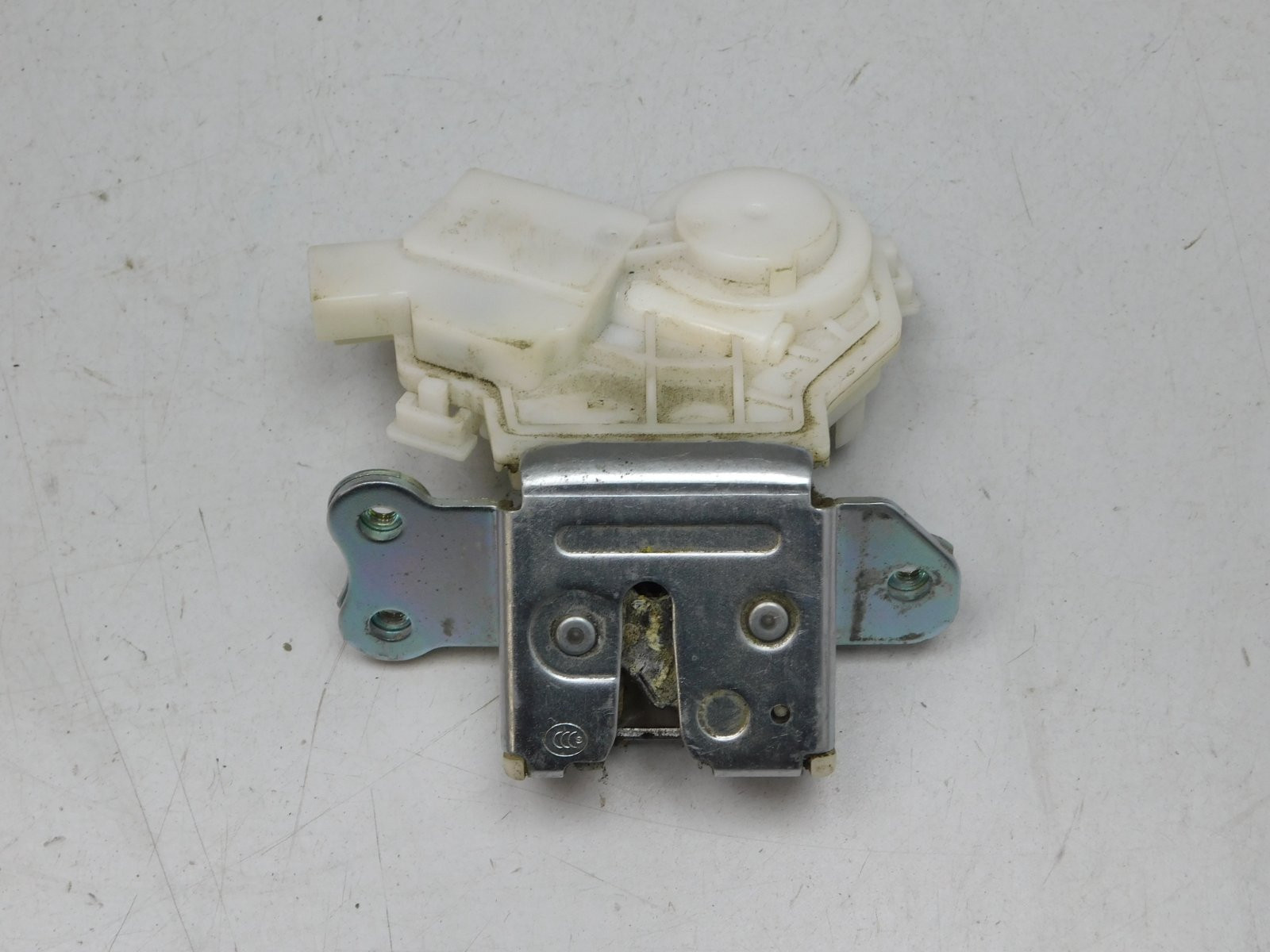 Замок багажника Mitsubishi Outlander 2012>