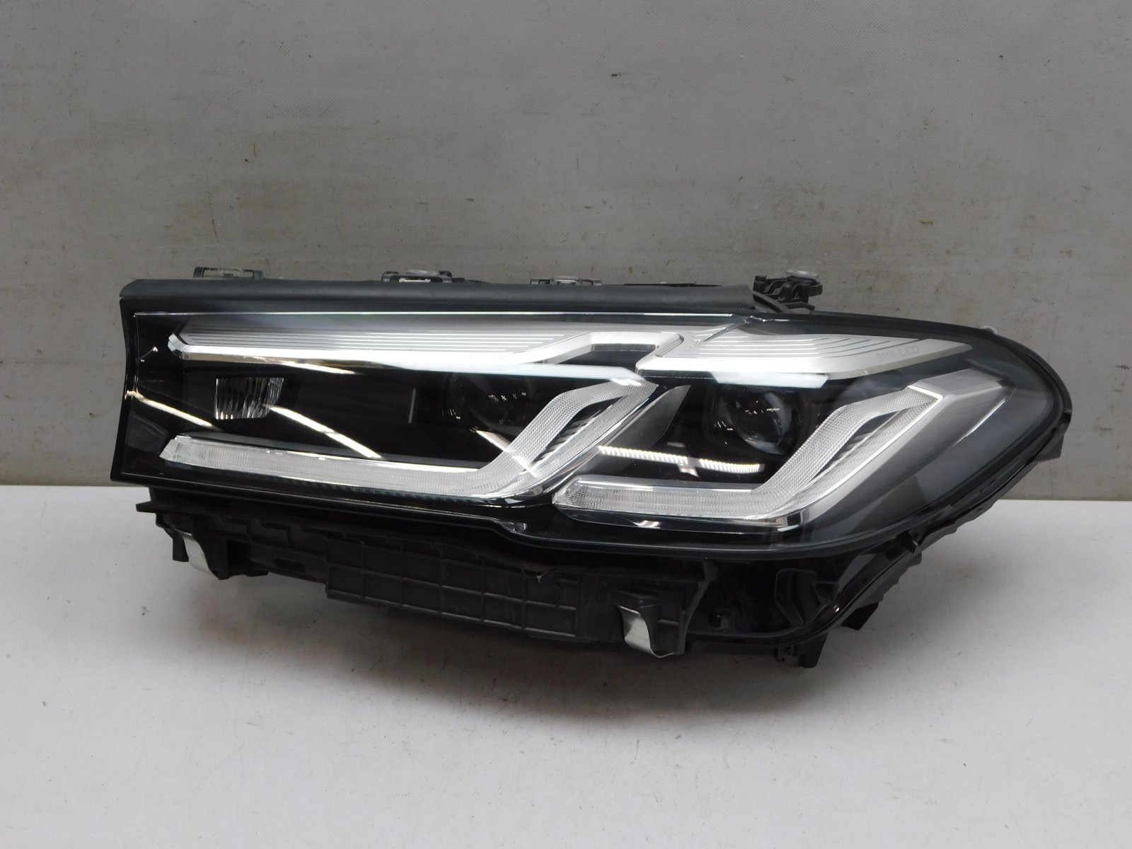 Фара левая BMW 5-серия G30 2016>