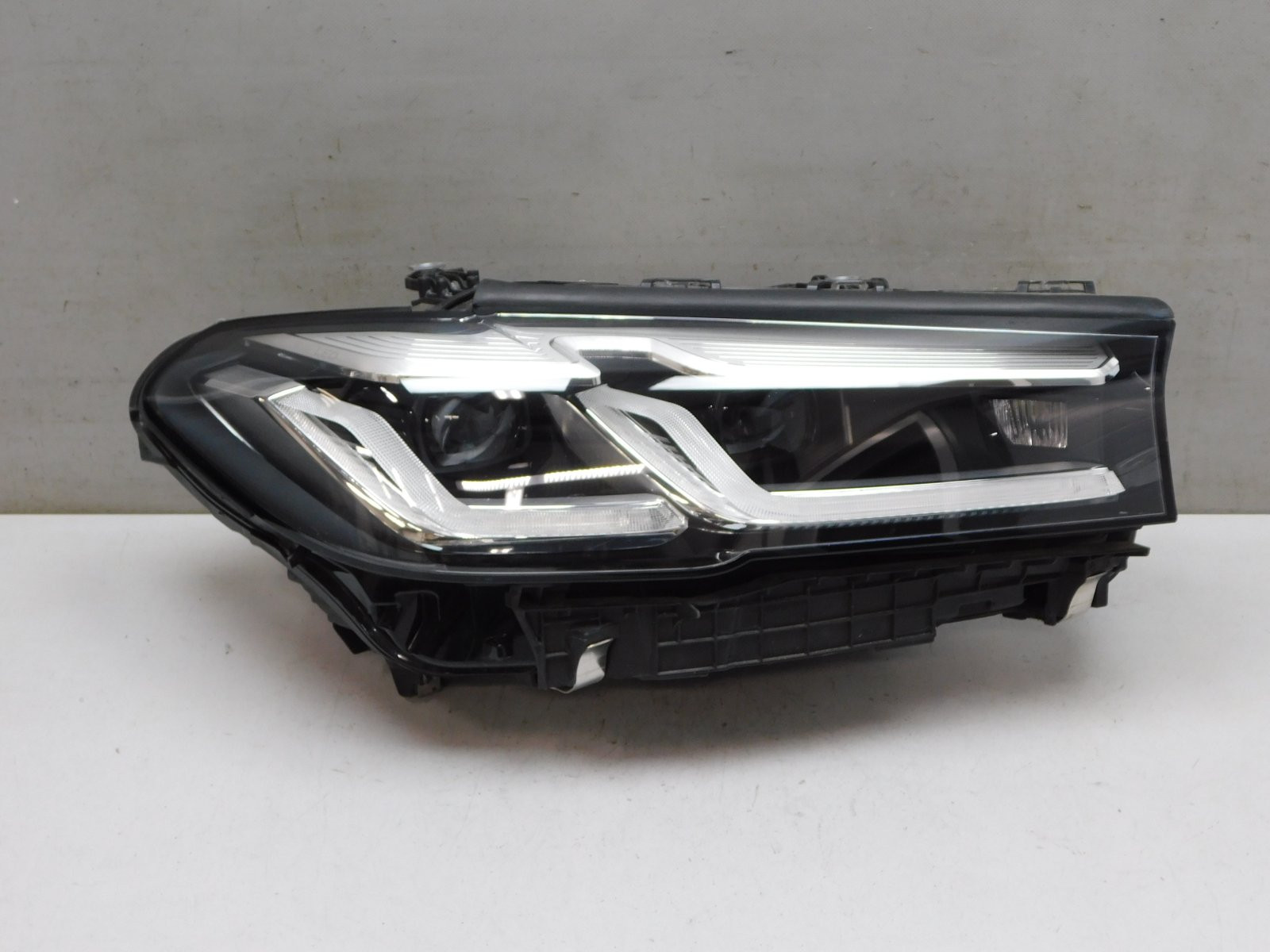 Фара правая BMW 5-серия G30 2016>