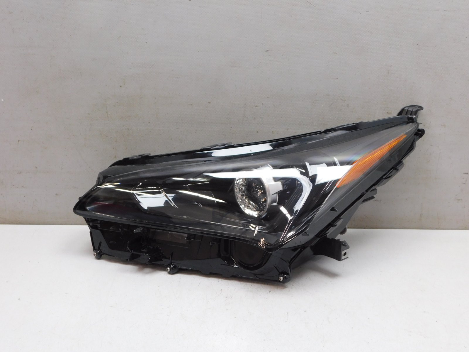 Фара левая Lexus NX 200 2014>