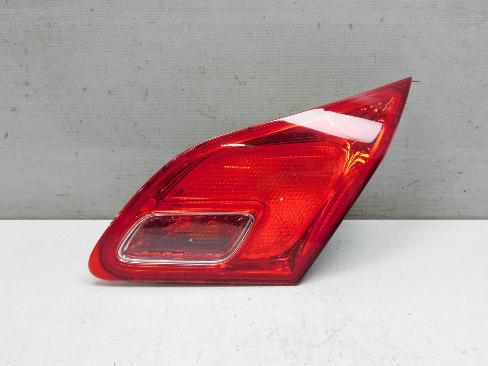 Фонарь задний внутренний правый Opel Astra J 2010>