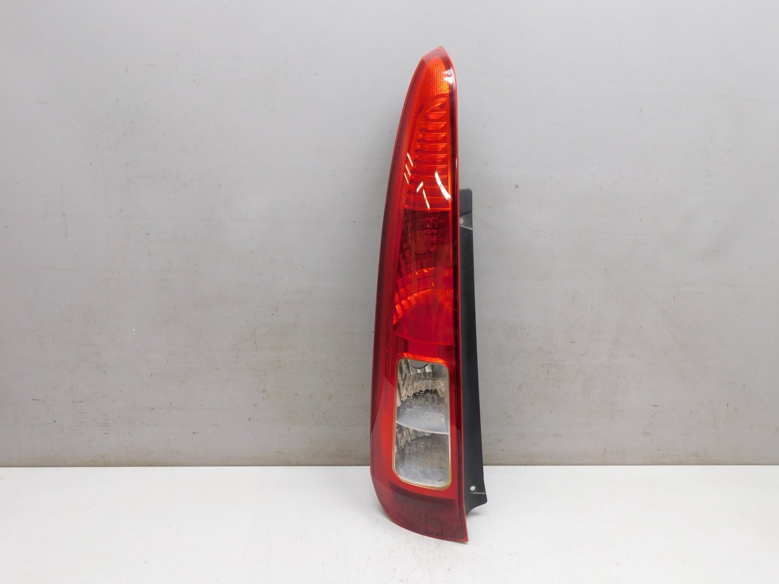 Фонарь задний левый Ford Fusion 2002>