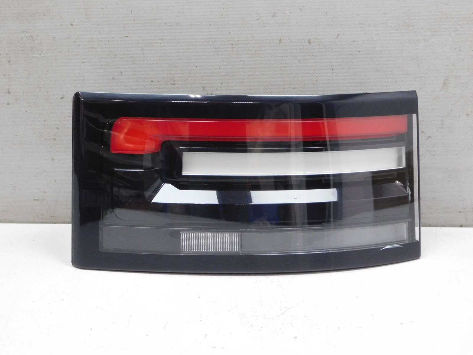 Фонарь задний внутренний правый Land Rover Discovery V 2017>