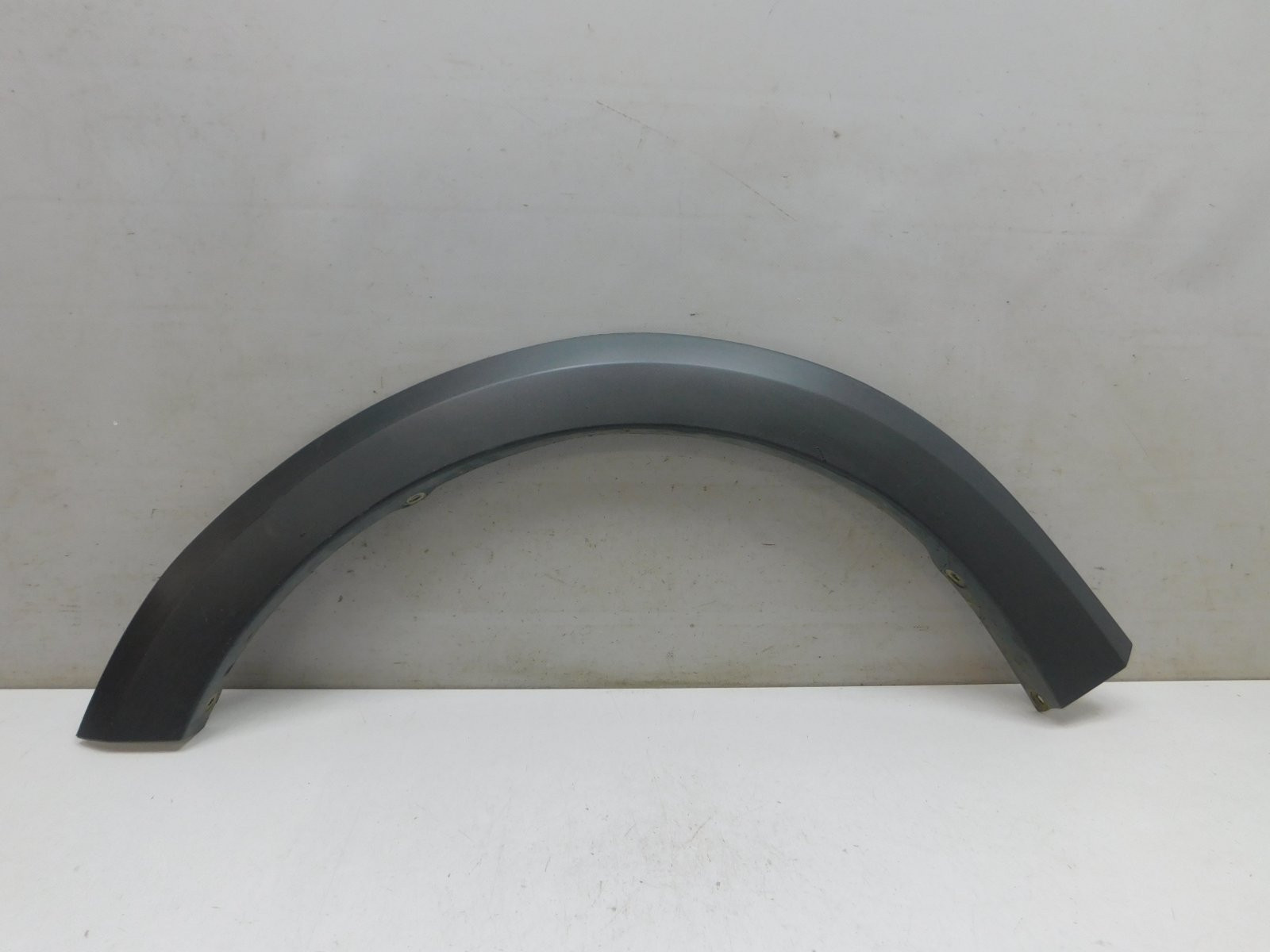 Накладка крыла переднего левого Renault Sandero 2014>