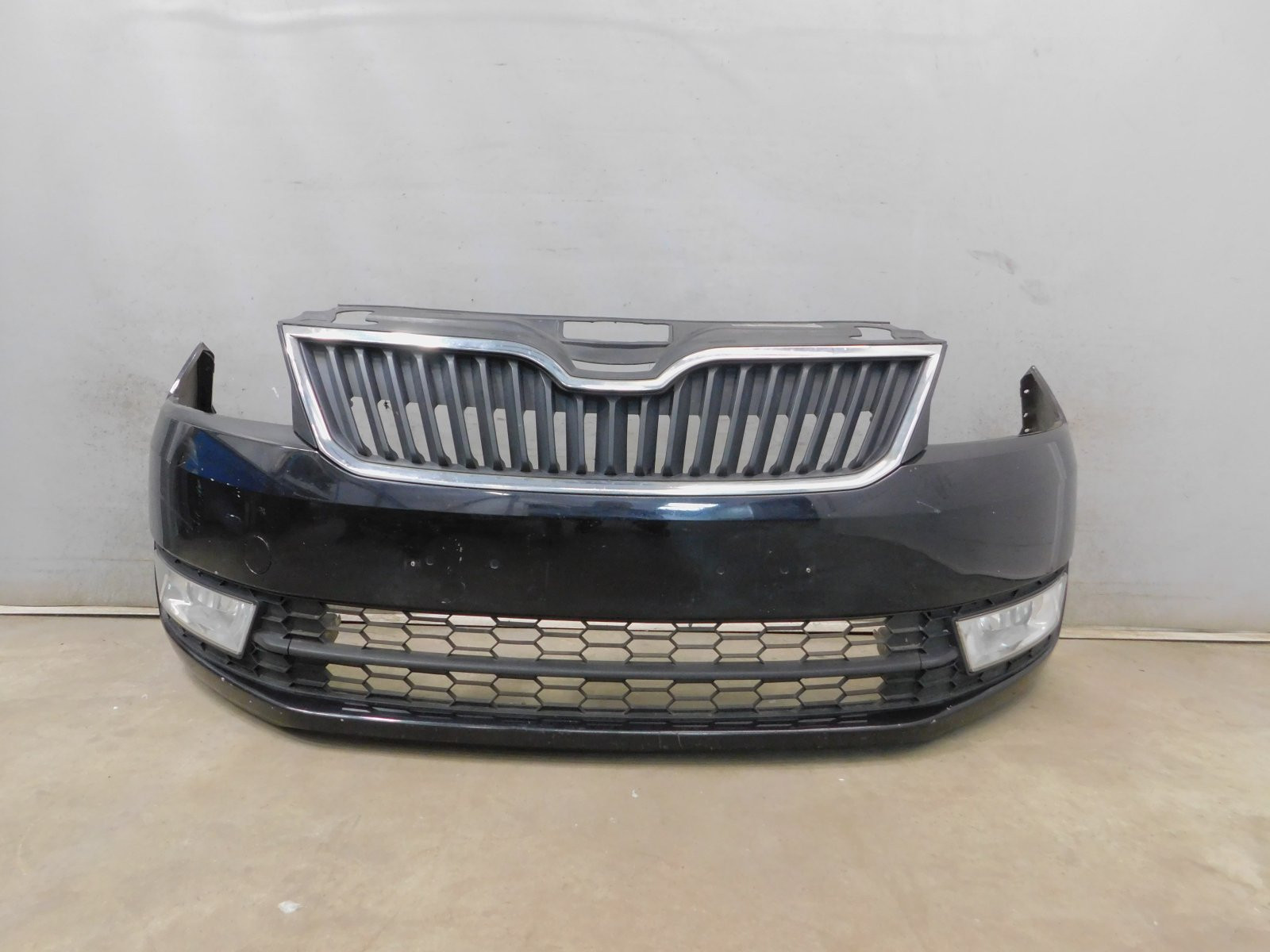 Бампер передний Skoda Rapid 2013-2020