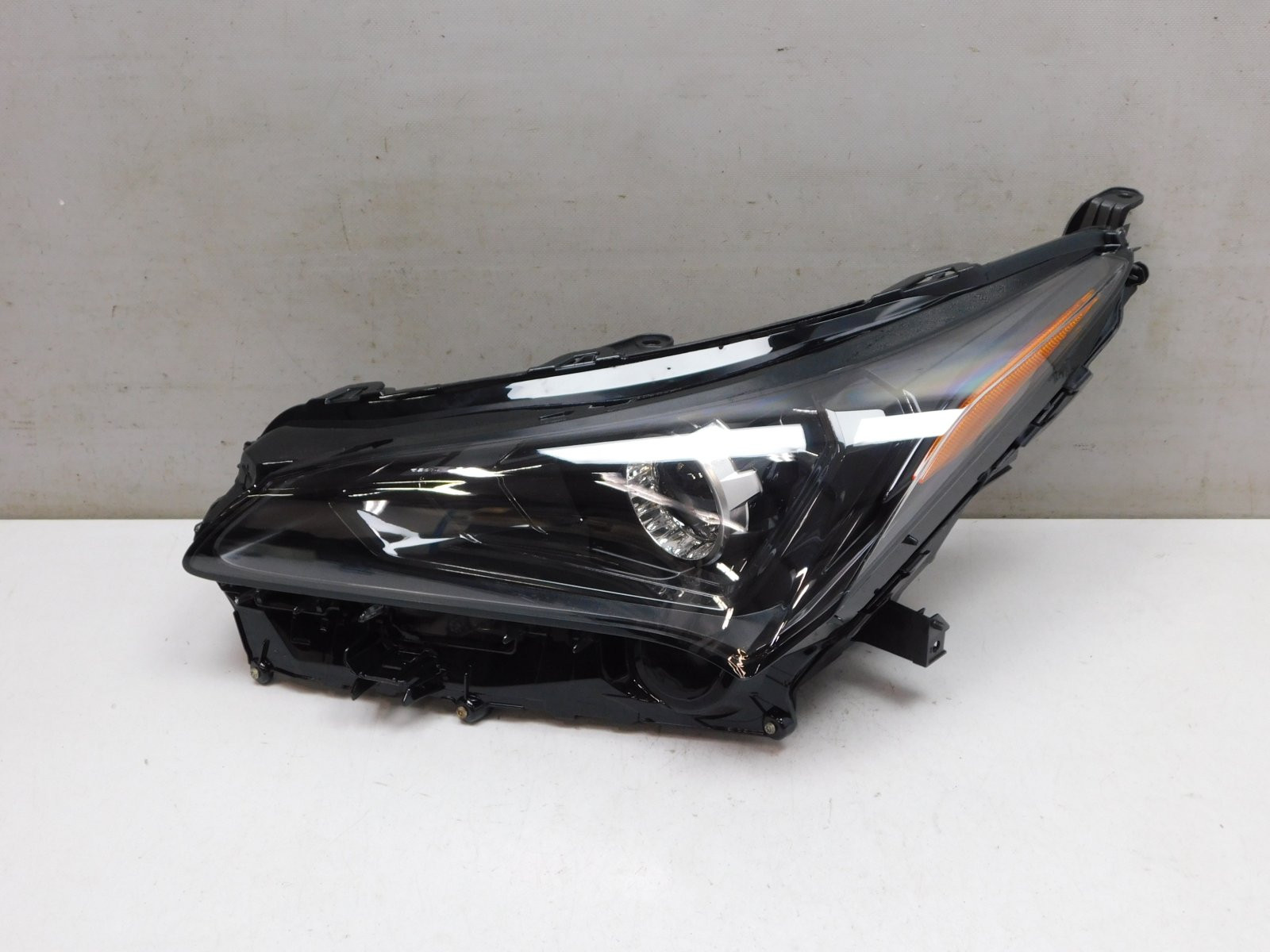 Фара левая Lexus NX 200 2014>