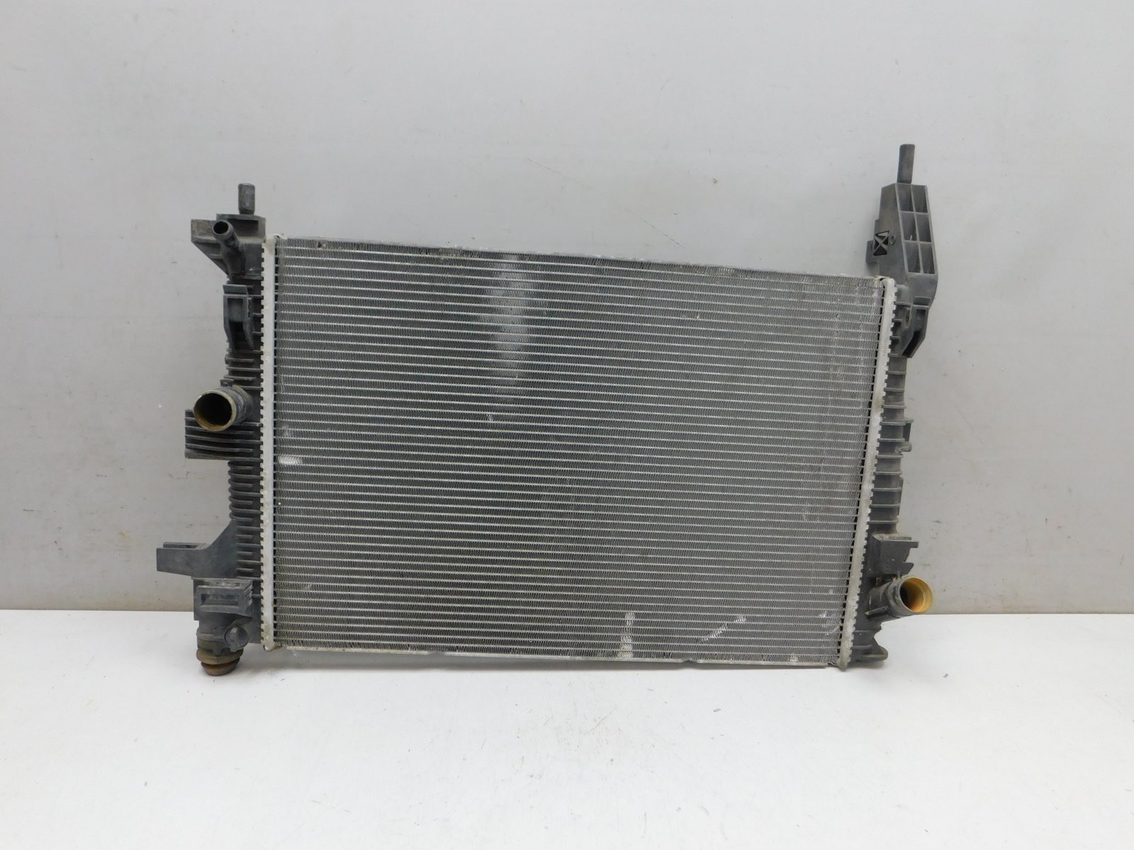 Радиатор охлаждения Ford Focus III 2011>