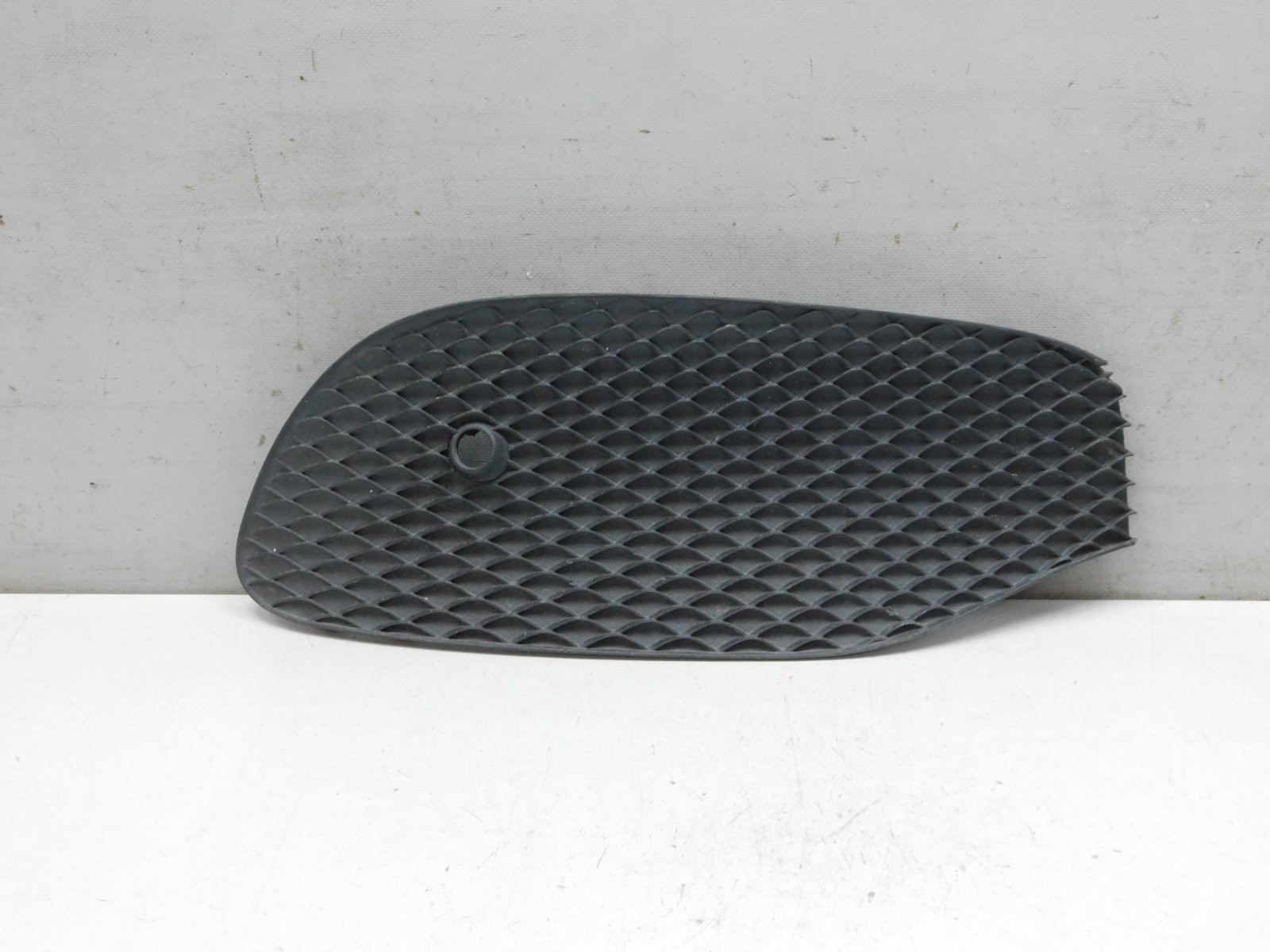 Решетка в бампер правая Mercedes-Benz E-Klasse W213 2016>