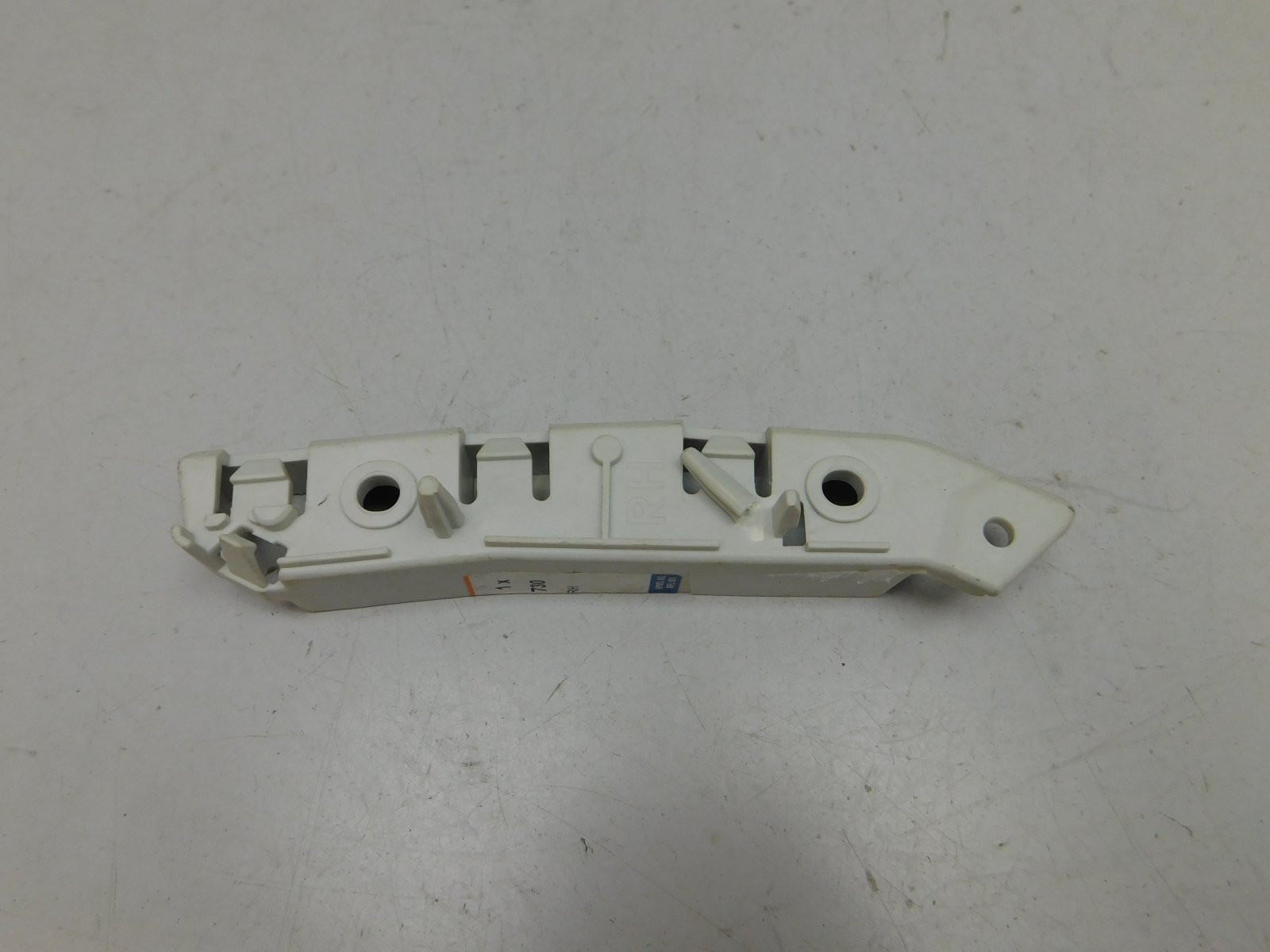 Направляющая переднего бампера Ford Focus III 2011>