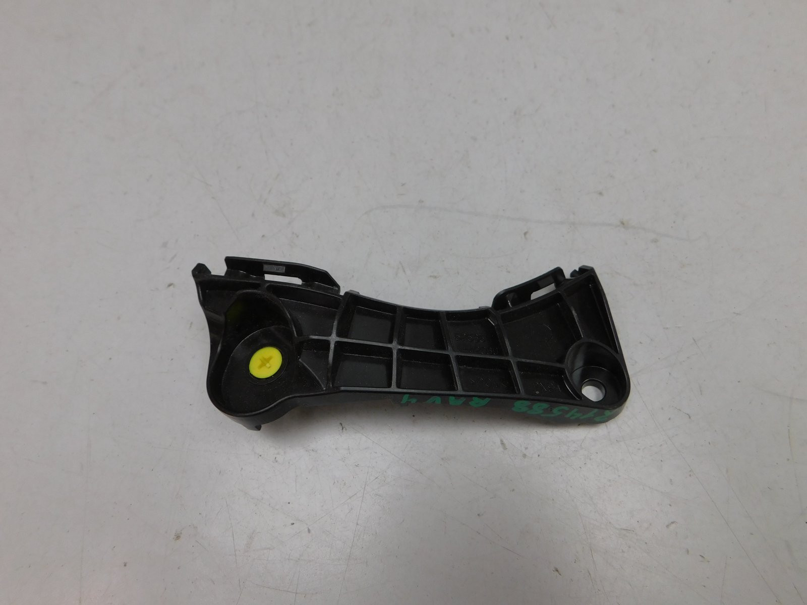 Направляющая переднего бампера Toyota RAV 4 2006-2013