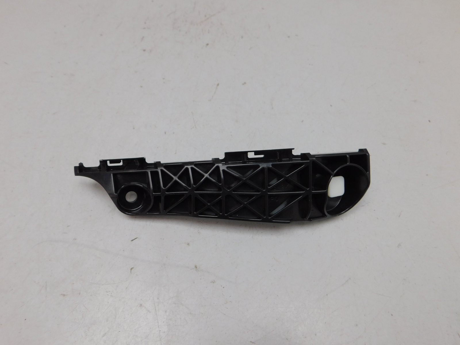 Направляющая переднего бампера Toyota RAV 4 2006-2013