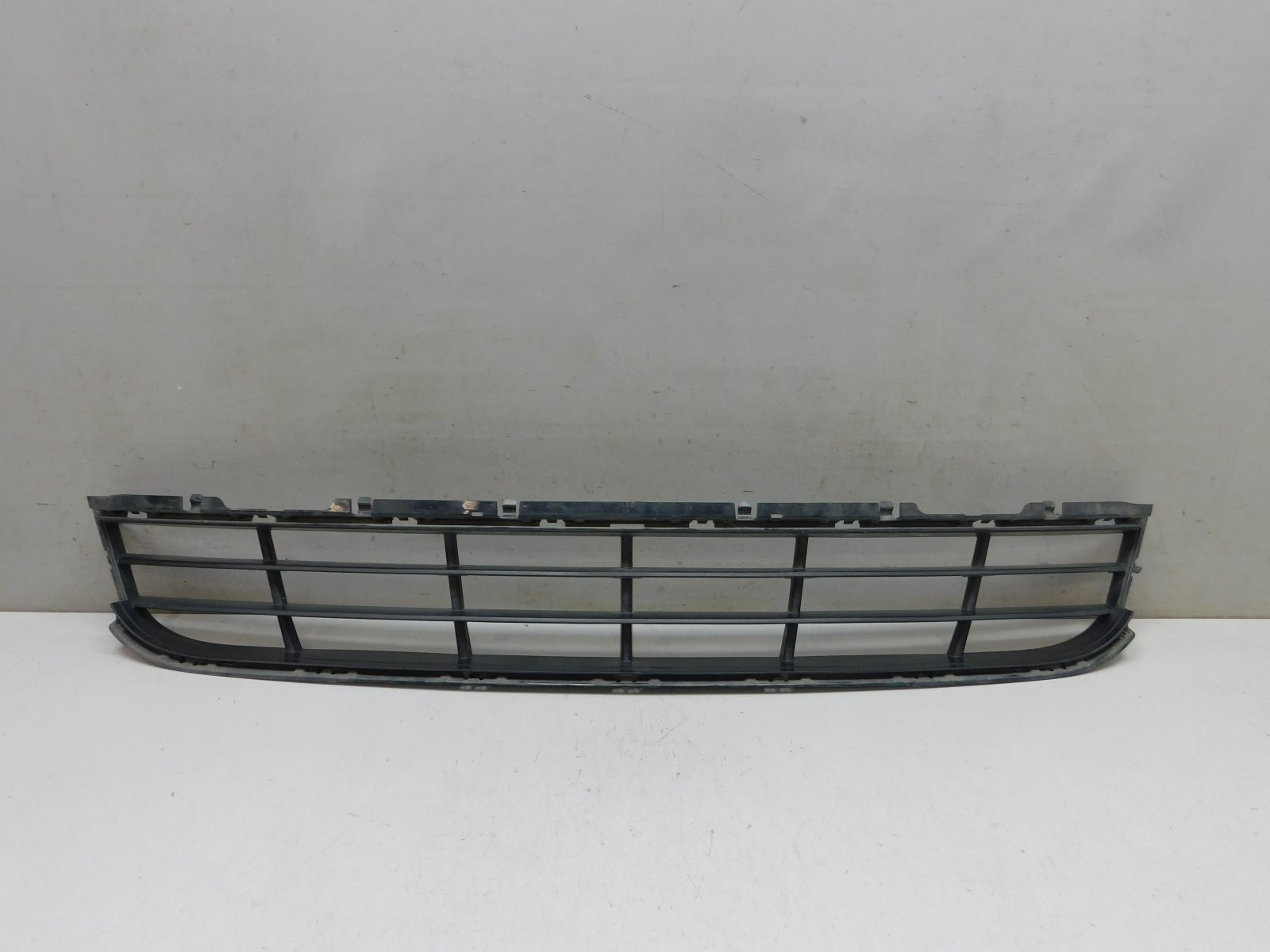 Решетка в бампер центральная BMW 5-серия G30 2016>