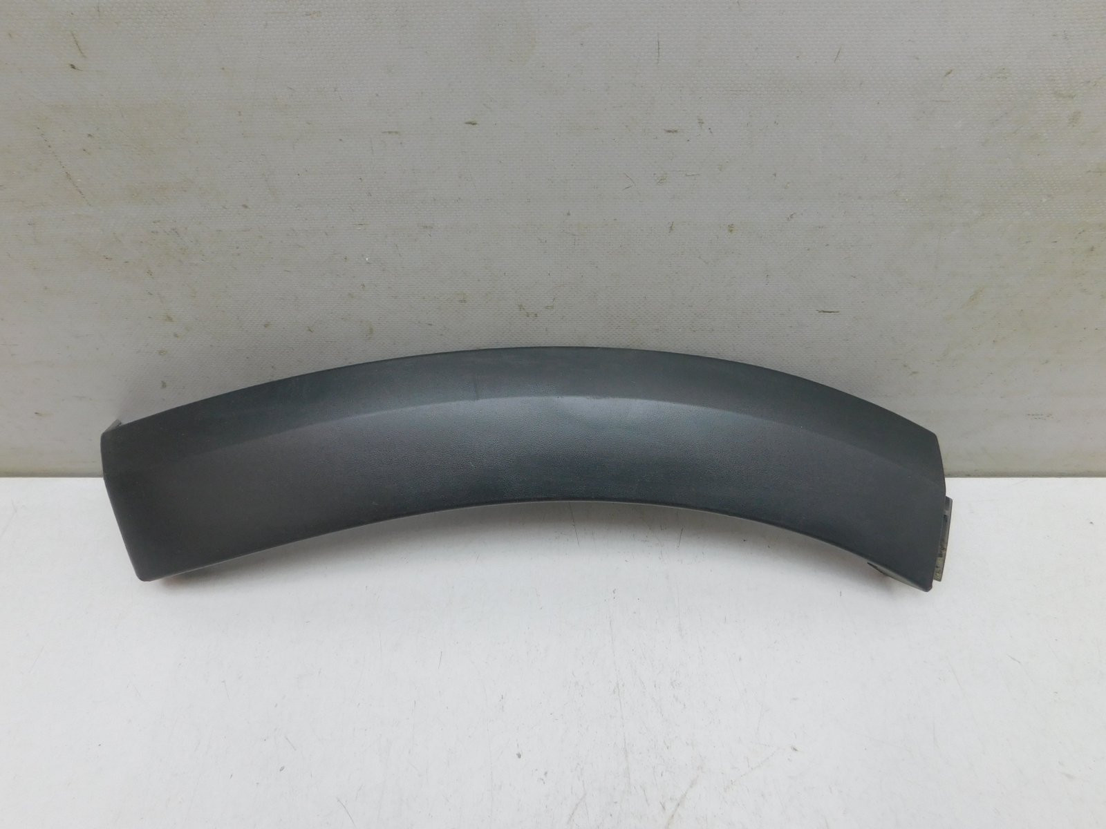 Накладка переднего бампера Renault Sandero 2014>