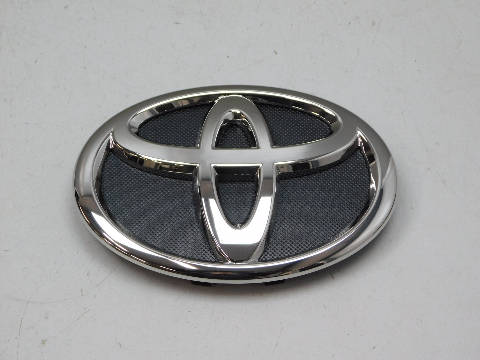 Эмблема Toyota Fortuner 2015>