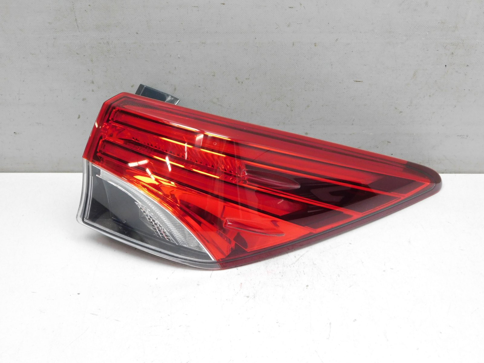 Фонарь задний наружный правый Toyota Fortuner 2015>