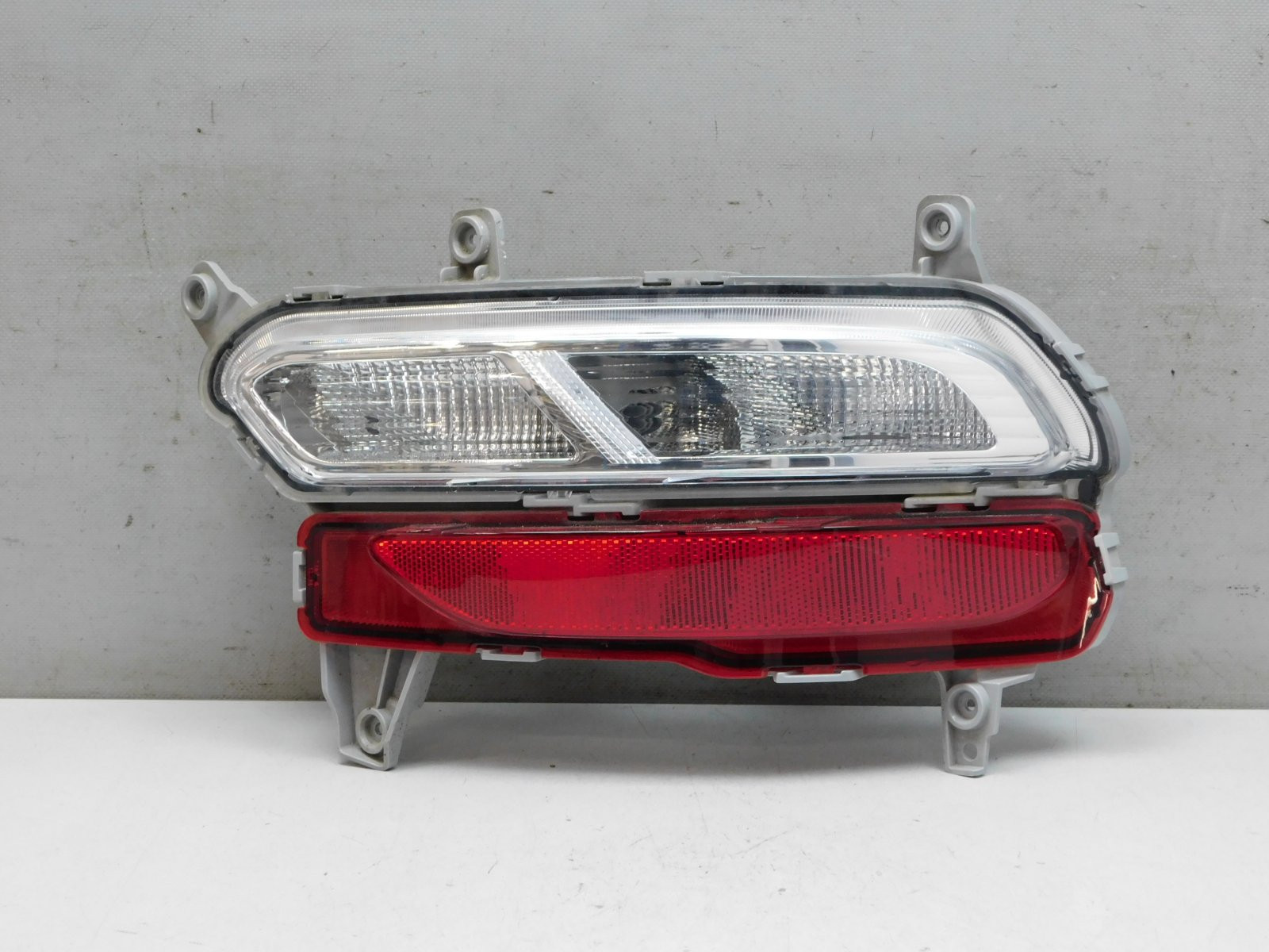 Фонарь задний в бампер правый Kia Sportage 2015>