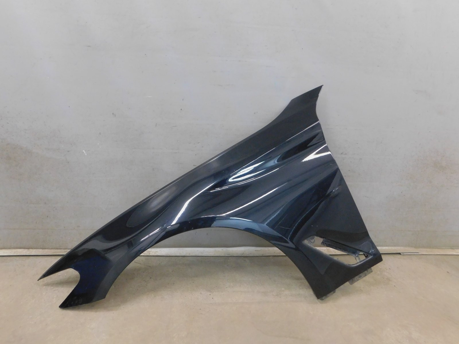 Крыло переднее левое BMW 5-серия G30 2016>