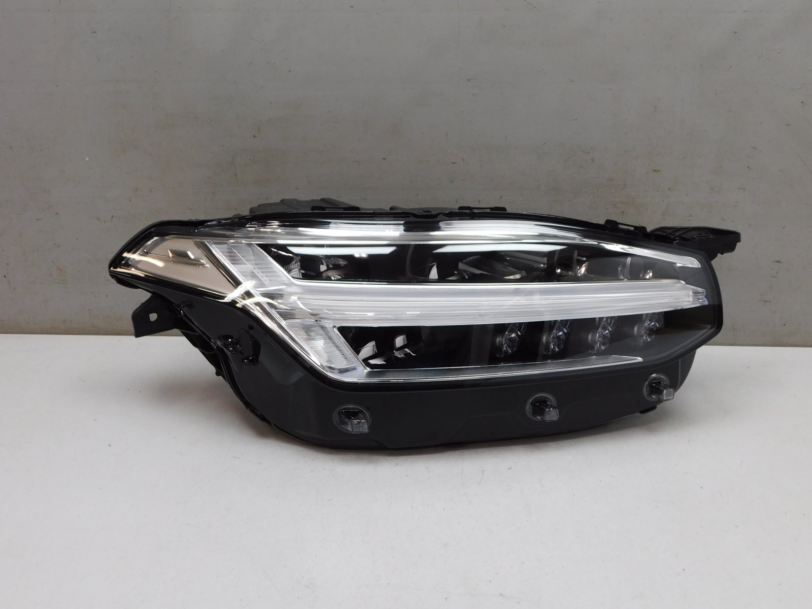 Фара правая Volvo XC90 2015>