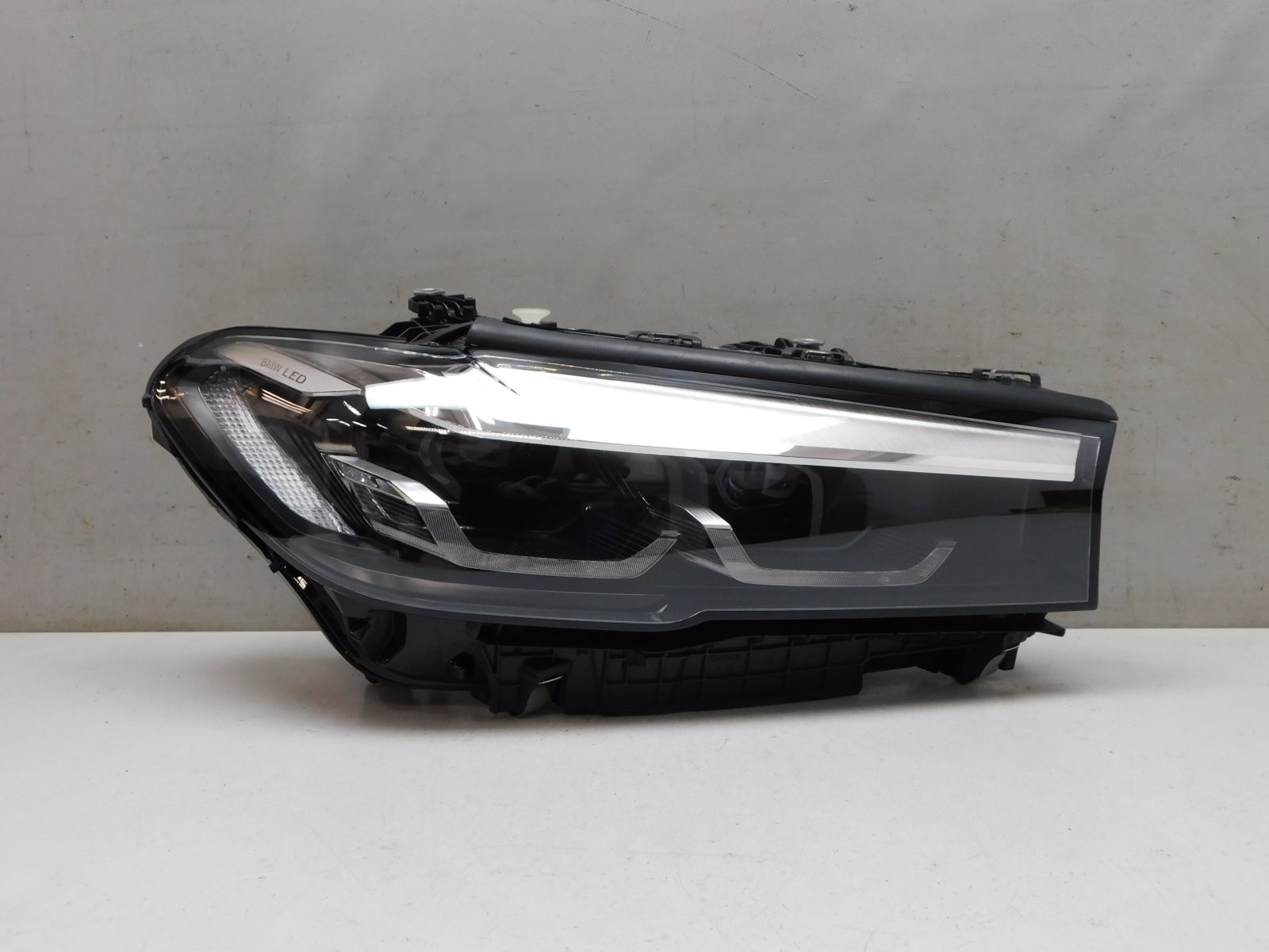 Фара правая BMW 5-серия G30 2016>