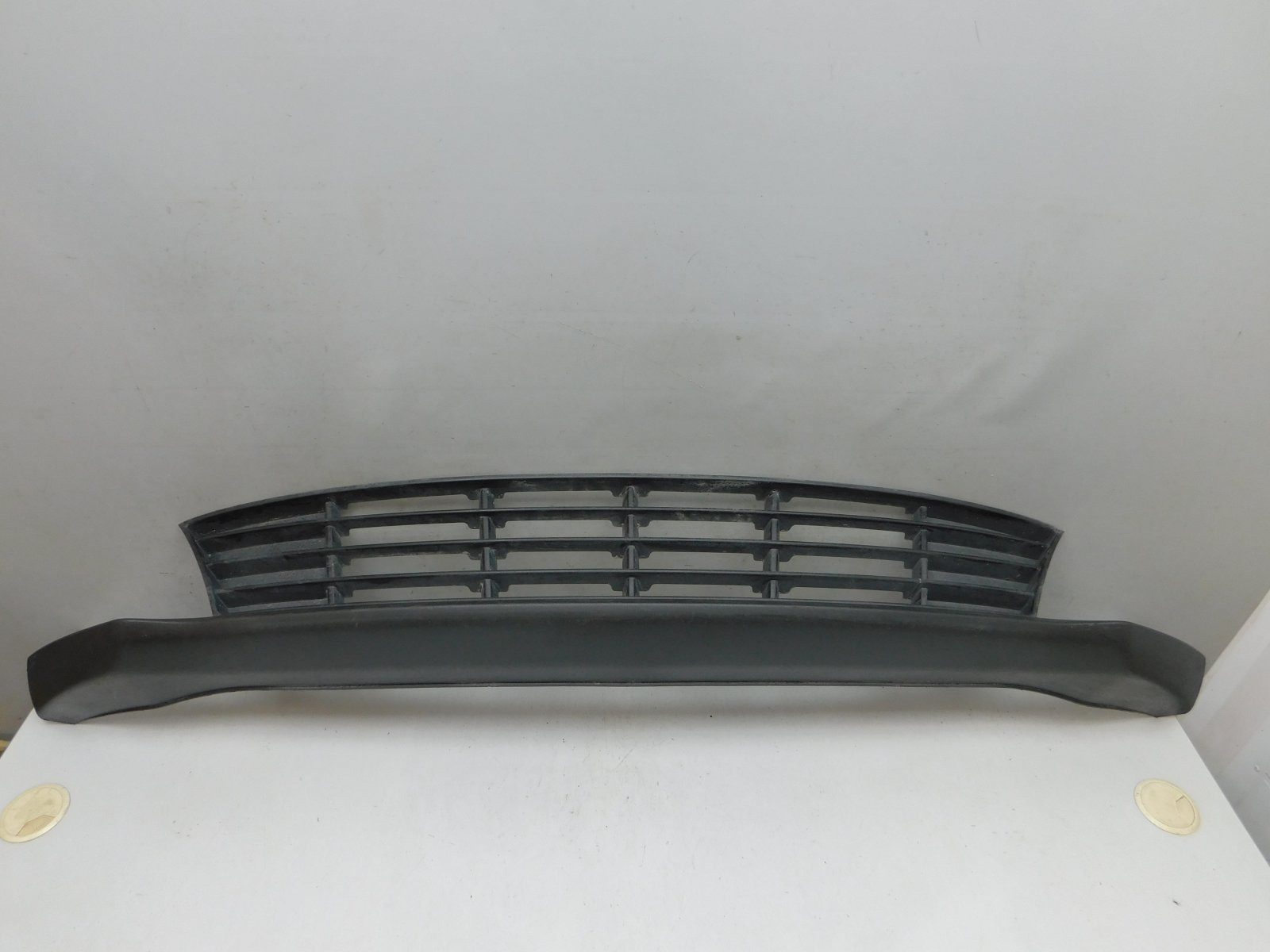 Решетка в бампер центральная Kia Rio 2017>