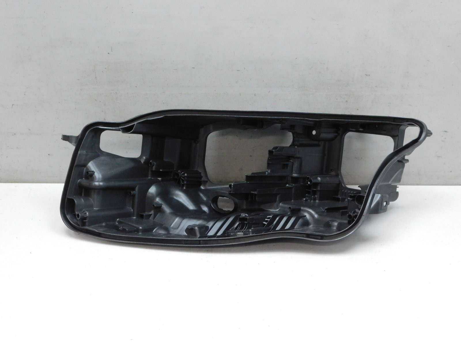 Корпус фары левой Volkswagen Touareg 2018>