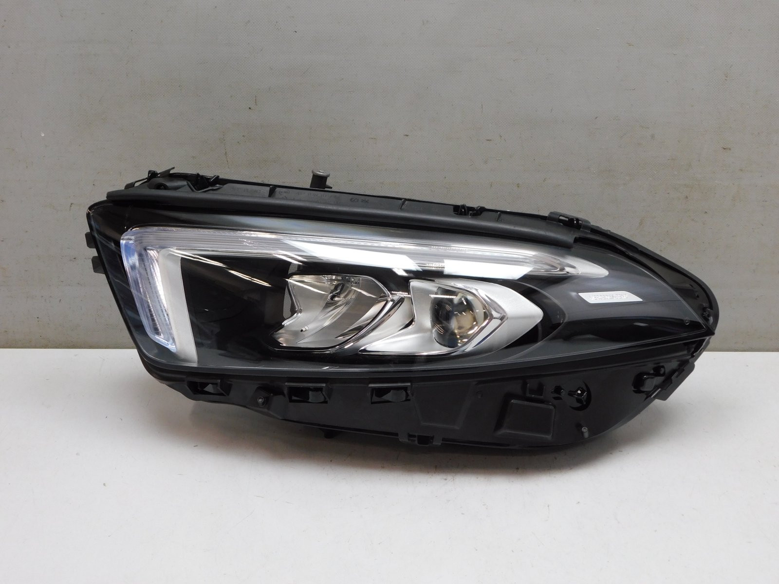 Фара левая Mercedes-Benz A-klasse  W177 2018>