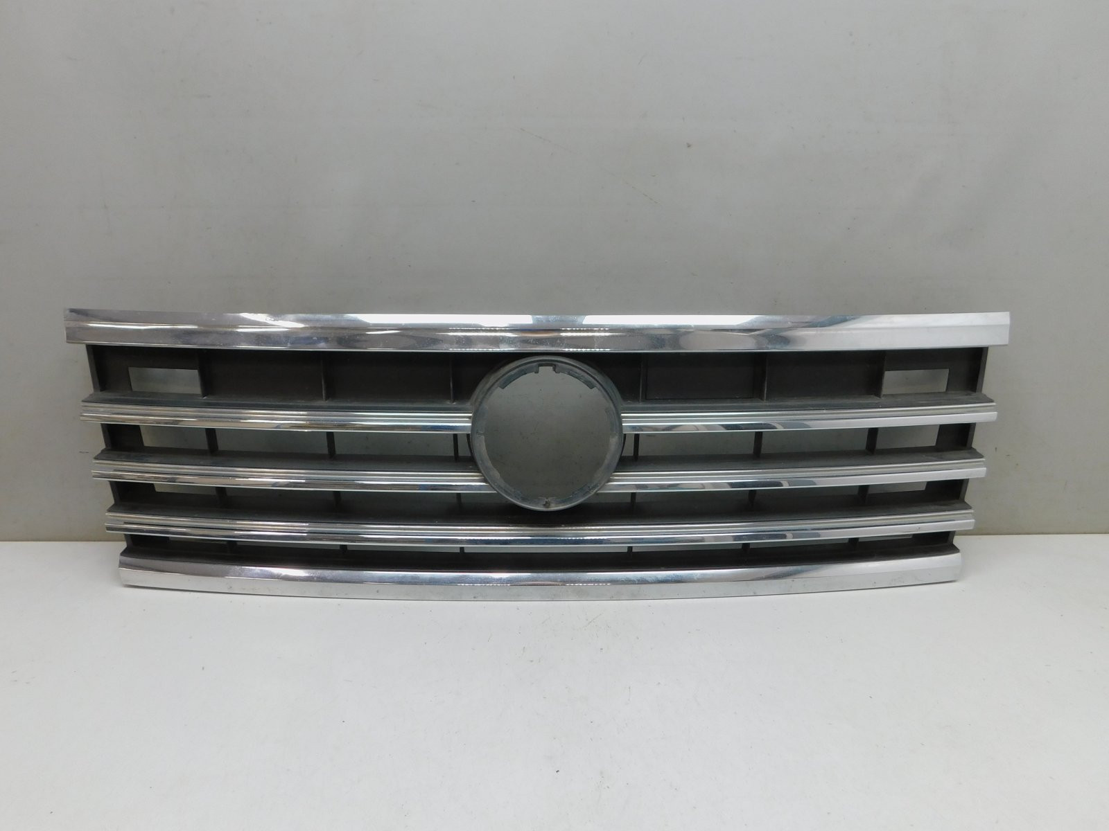 Решетка радиатора Volkswagen Touareg 2018>