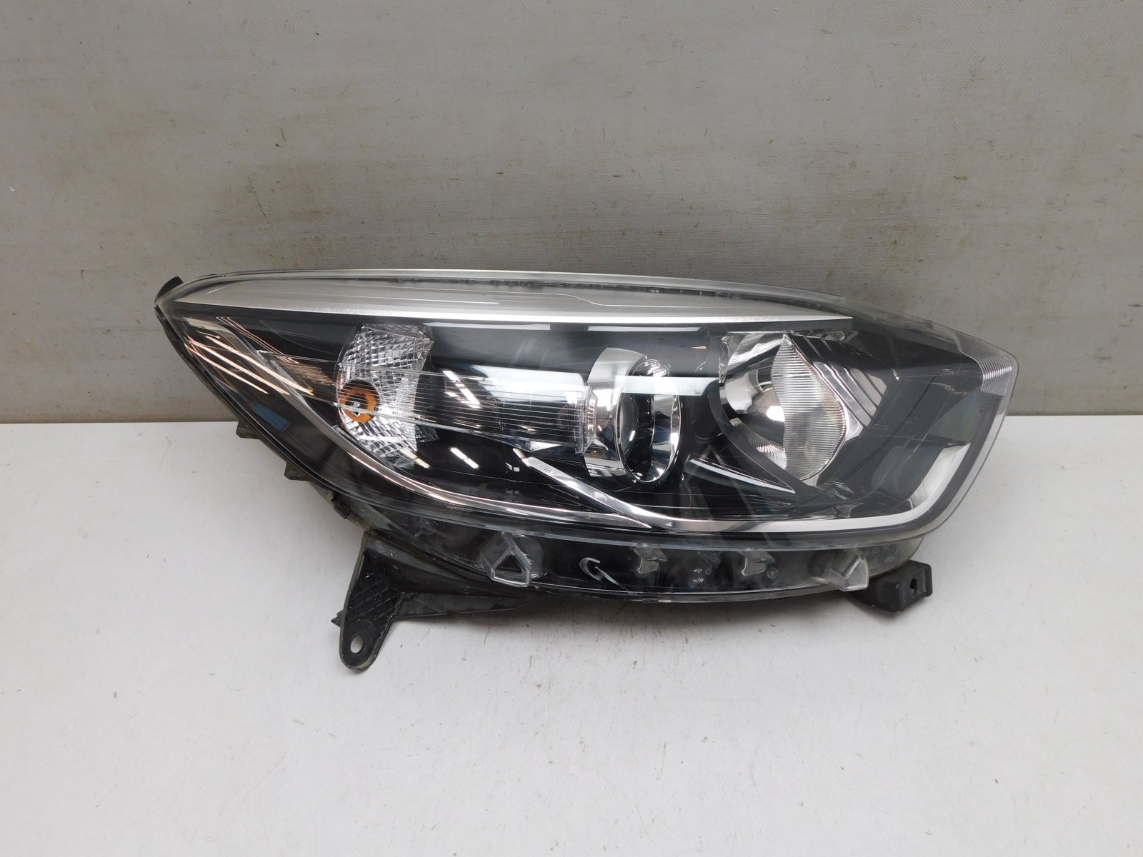 Фара правая Renault Kaptur 2016>