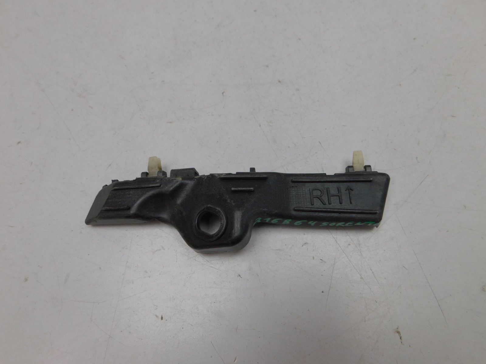 Направляющая переднего бампера Kia Sorento 2009>