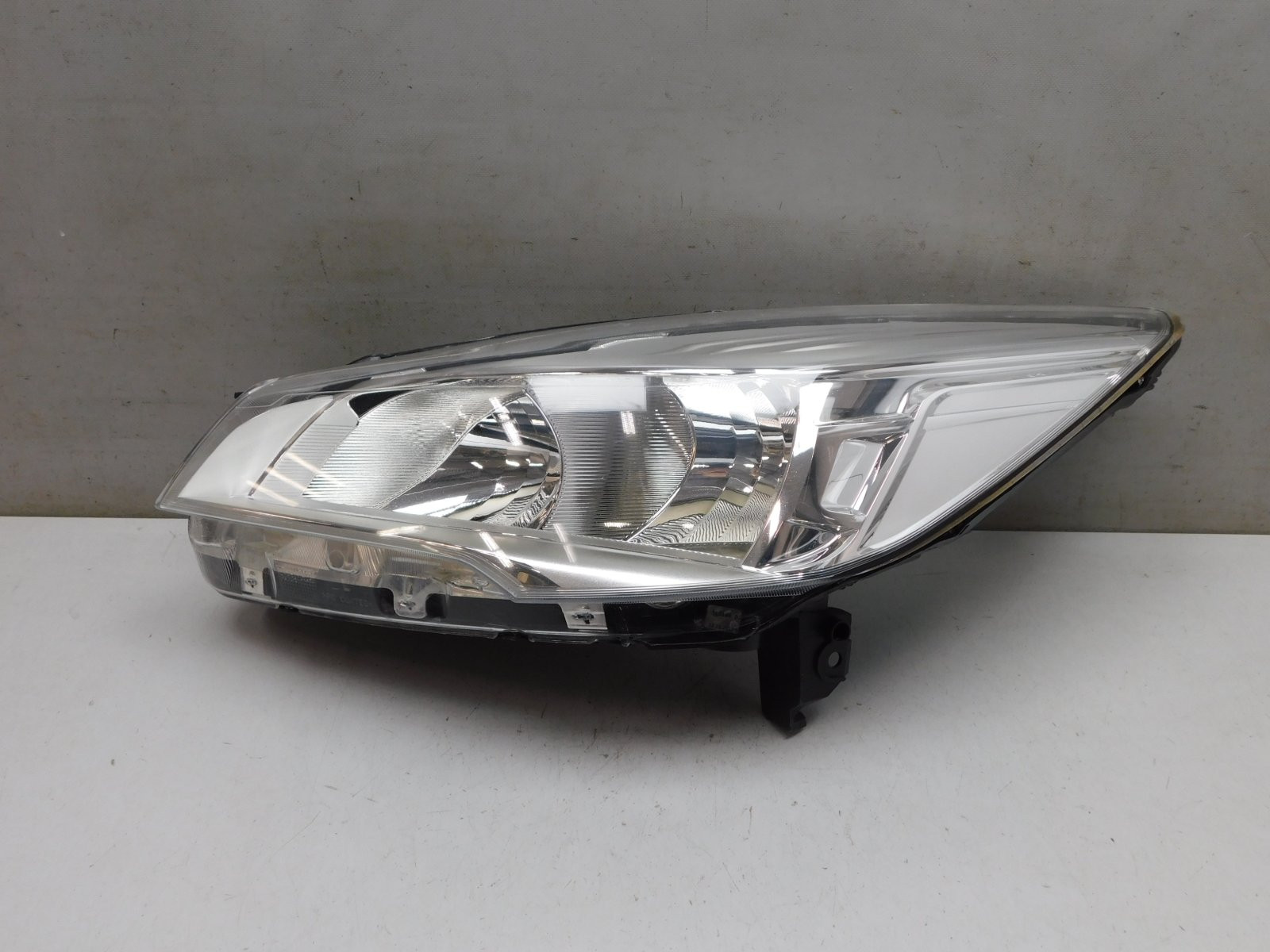 Фара левая Ford Kuga 2012>