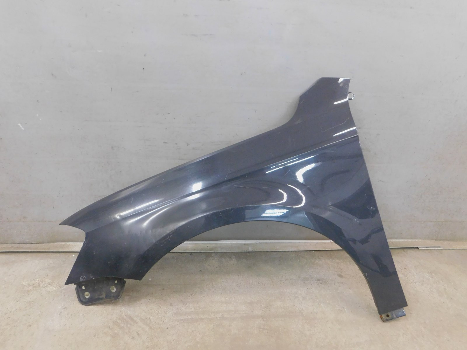 Крыло переднее левое Volkswagen Passat B7 2011-2015