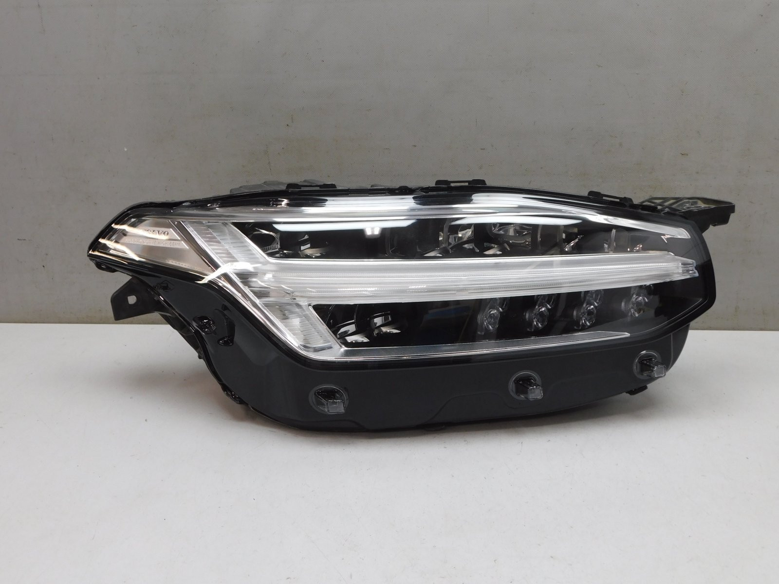 Фара правая Volvo XC90 2015>