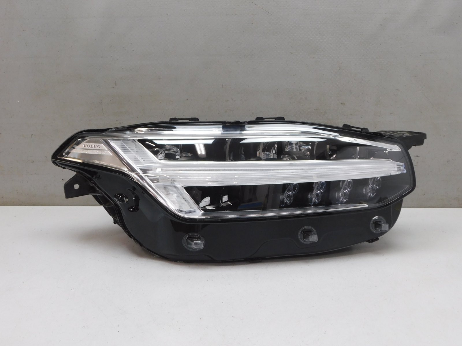 Фара правая Volvo XC90 2015>